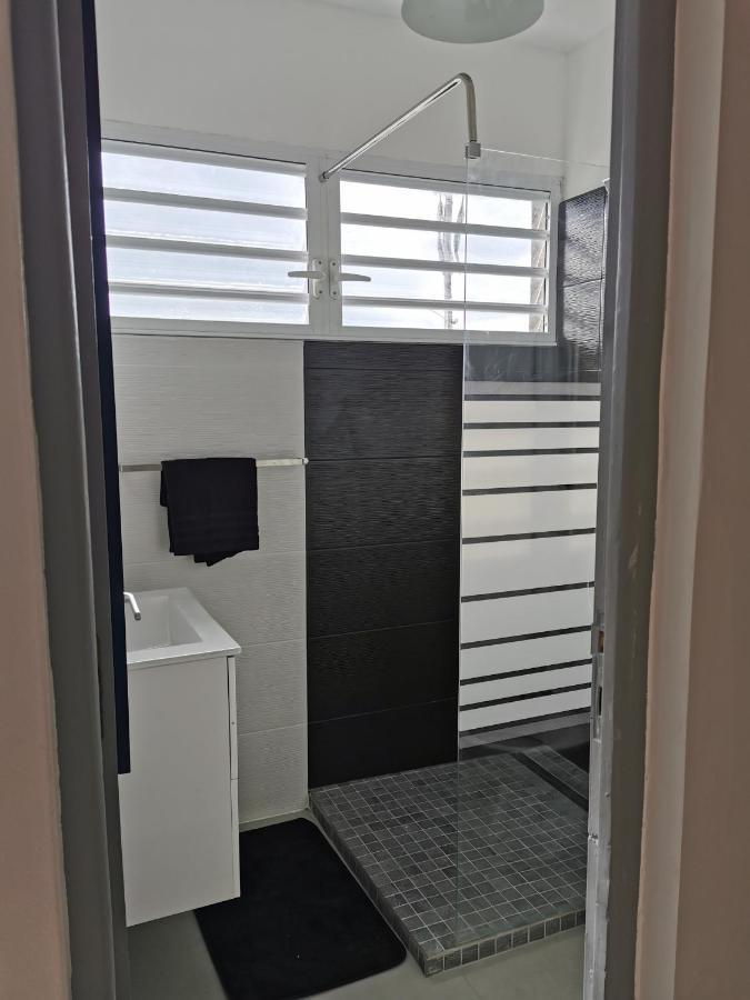 Appartement Vue Mer Et Montagne A 100M De La Plage Le Gosier  Exteriér fotografie